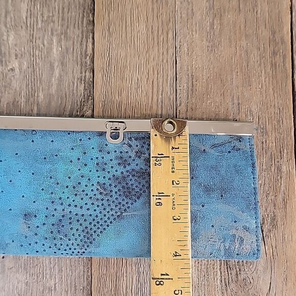 Unbranded accordian clutch wallet in an artsy blue print - Picture 8 of 8